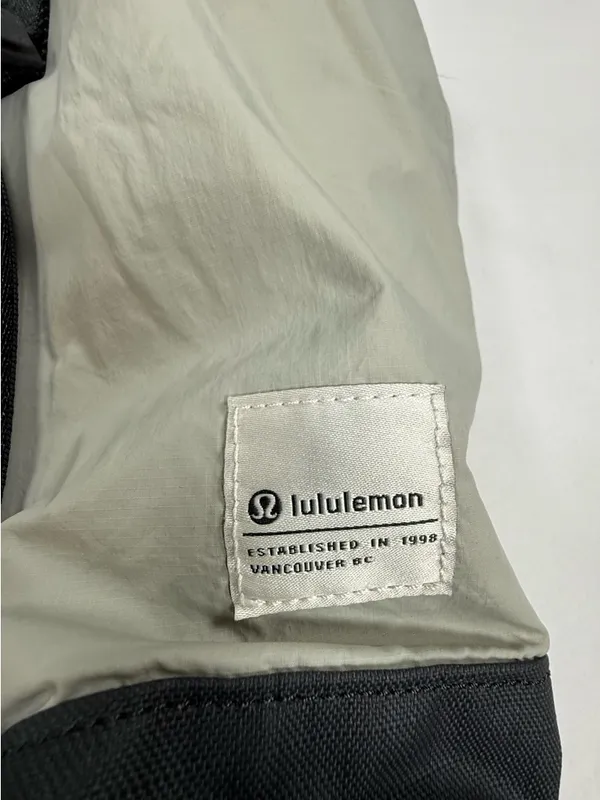 lululemon athletica Light Gray and Black Convertible Nylon Tote - Image 11