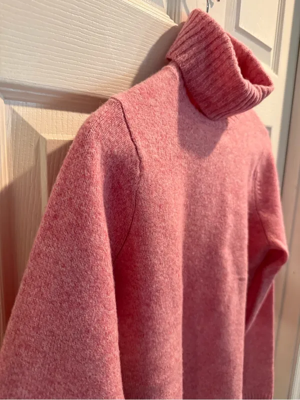 Abercrombie & Fitch Pink Cropped Turtleneck Sweater in Heathered Pink - Image 5