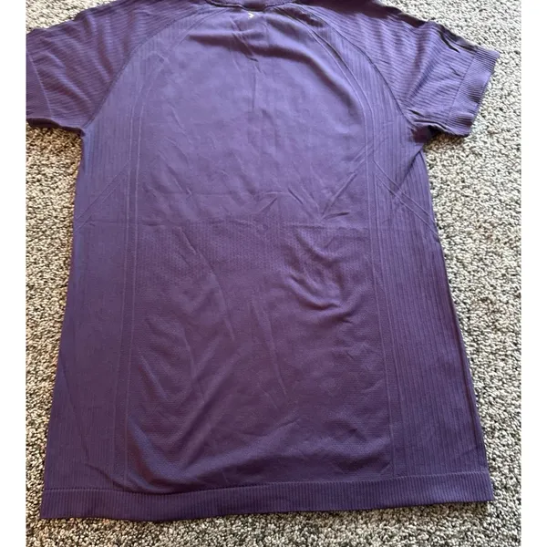 Old Navy Women's Purple Fluid Seamless Go Dry Tee Size Small - Image 10