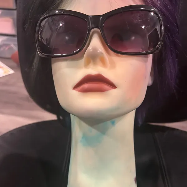 Stylish Dark Brown Sunglasses - Image 3