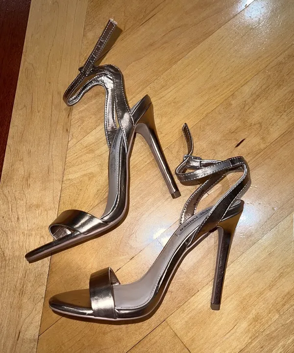 Steve Madden Gold Heels - Image 7