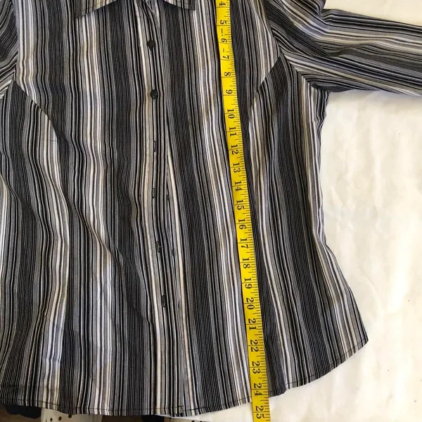 East 5th black grey white striped blouse button up down front office siren core Excellent, no noticeable flaws - Image 5