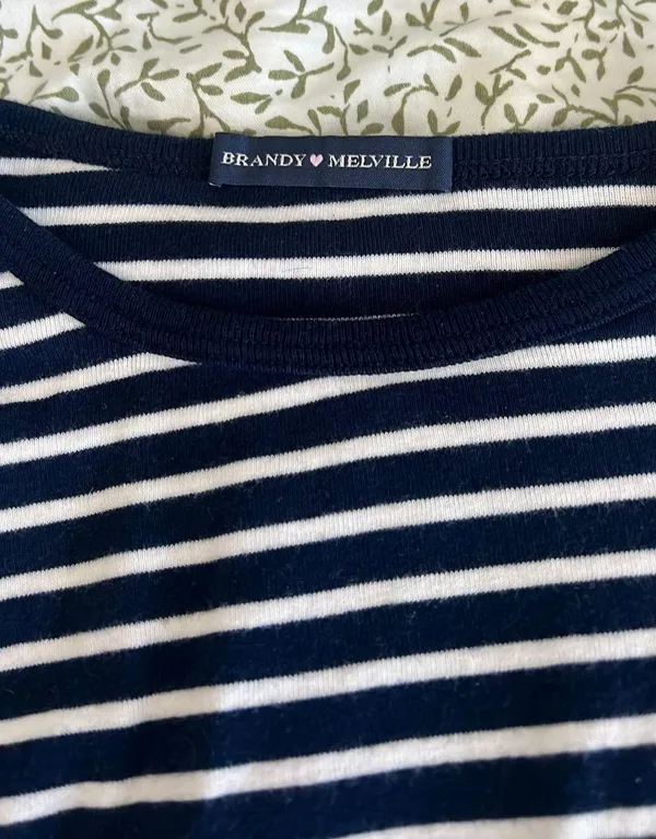 Brandy Melville Navy Blue and White Striped Longsleeve Shirt - Image 3