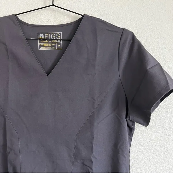 FIGS Charcoal Grey/Yellow Four-Pocket Scrub Top. Size Medium - Image 2