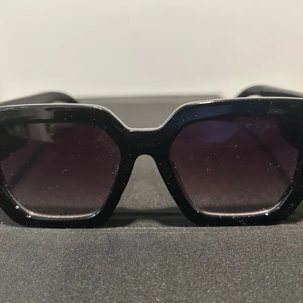 Black Square Sunglasses - Image 3