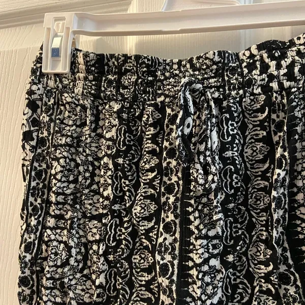 Joe B Flowy shorts - Image 3