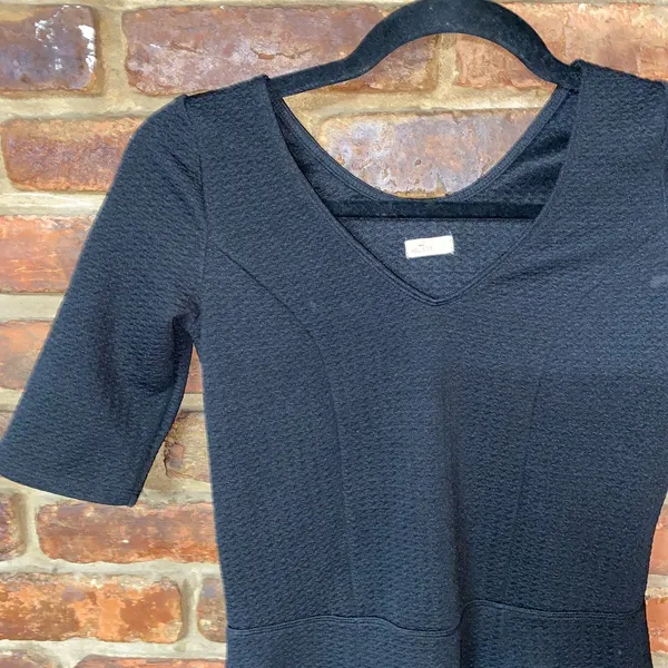 Hollister Black Knit Short Sleeve V-Neck A-Line Fit & Flare Mini Dress Size XS - Image 2