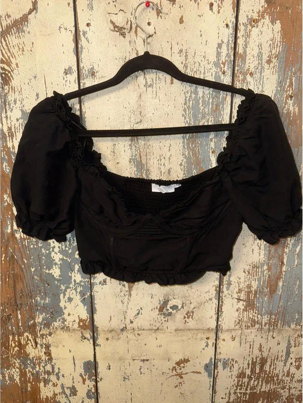 ASTR the Label Women's Feronia Top, black crop top, size Medium - Image 3