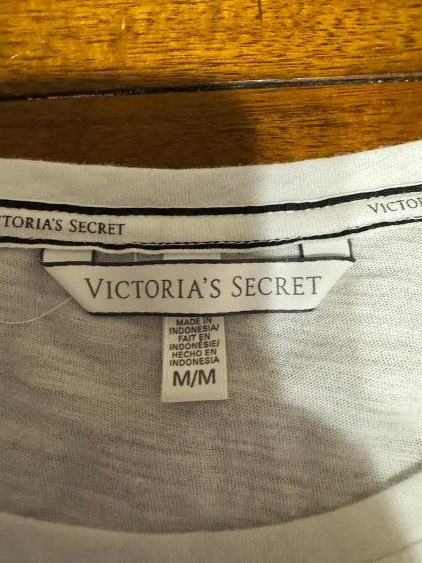Victoria’s Secret “Love VS” Graphic Short Sleeve White Tee Shirt Size Medium - Image 4