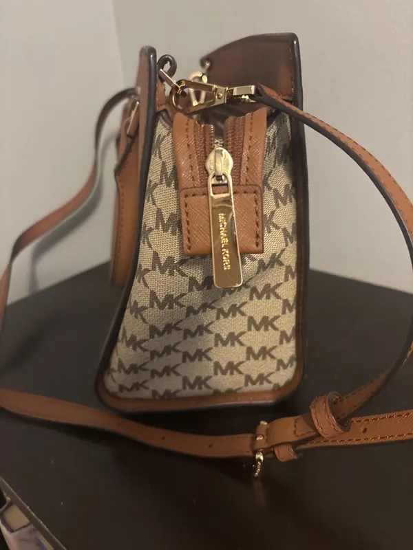 Michael Kors Crossbody - Image 4