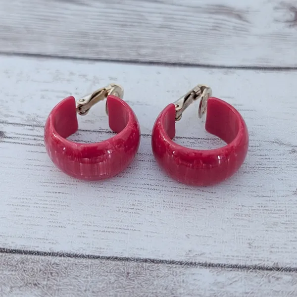 Vintage Clip On Earrings Red Marbled? Hoops Retro - Image 7
