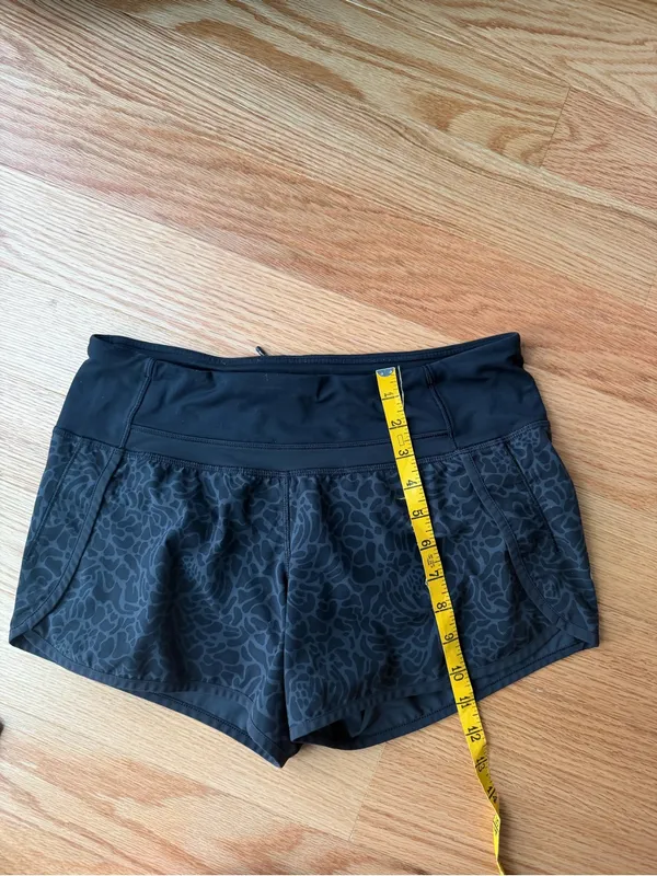 Lululemon Run Times Short 4-Way Stretch Petal Camo Black Size 4 - Image 5