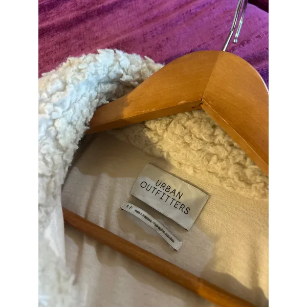 URBAN OUTFITTERS Palmer Sherpa Shacket Jacket COZY COMFY Size Small S FUZZY - Image 3