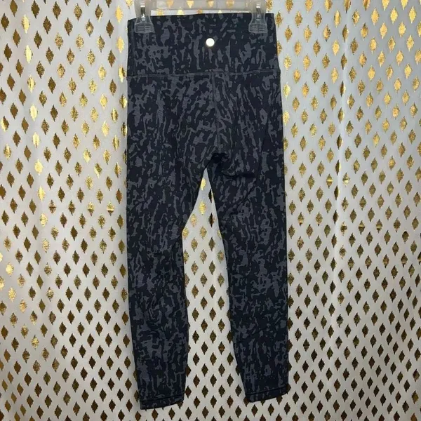 Lululemon leggings camo pattern gray size 4 - Image 2