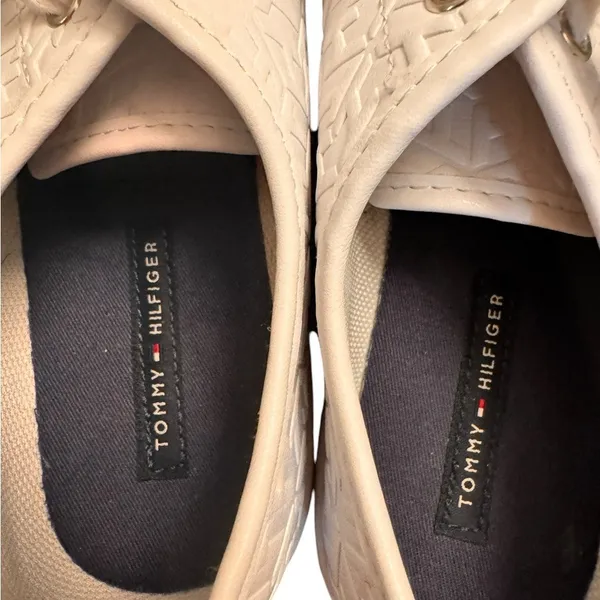 Tommy Hilfiger Toni Monogram Canvas Sneakers White Lace Up Women's 8.5M in GUC - Image 7