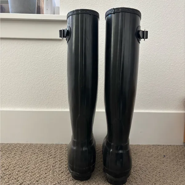 Hunter Original tall gloss rain boots in black - Image 6