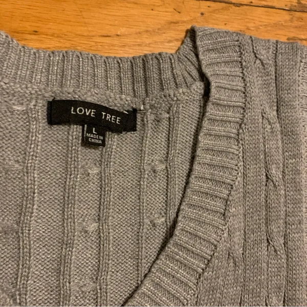 Love Tree Cable Knit V-Neck Sleeveless Sweater Vest Gray Large - Image 3