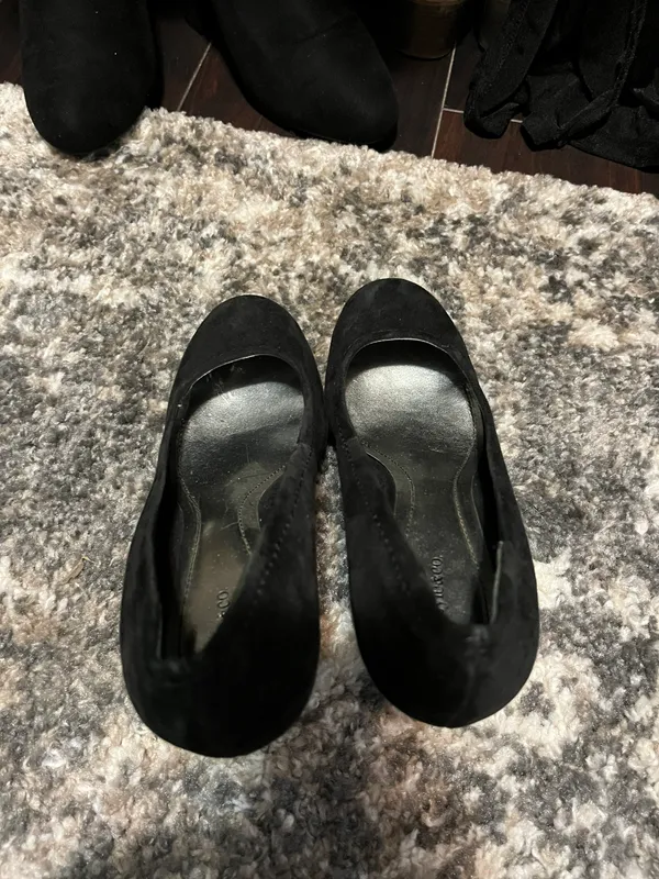 Black Heels Size 7 - Image 4