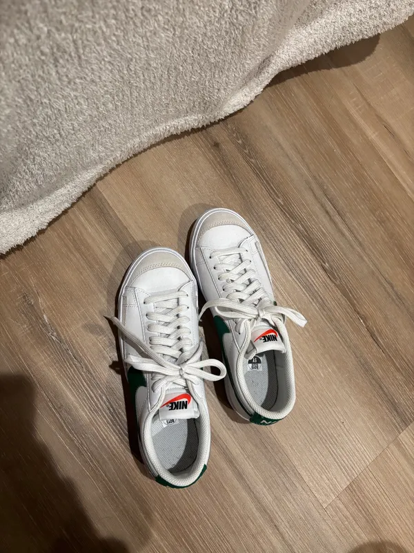 Nike shoes - Image 4