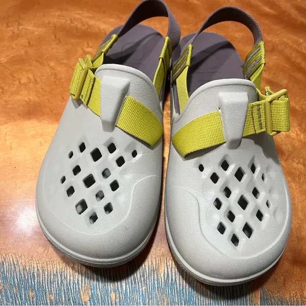 Chacos Chillos Clogs size 8 gray green purple - Image 4