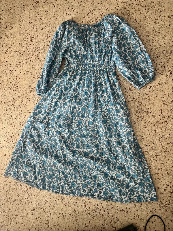 J.Crew Smocked Waist V-Neck Midi Dress in the Blue Blooms medium - Image 7