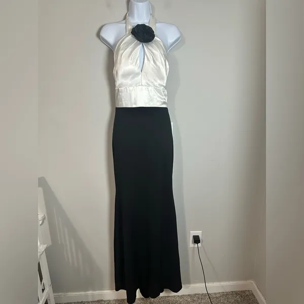 Betsy‎ & Adam Women's Flower-Trim Sleeveless Gown BLACK WHITE NWT SIZE 8 - Image 3