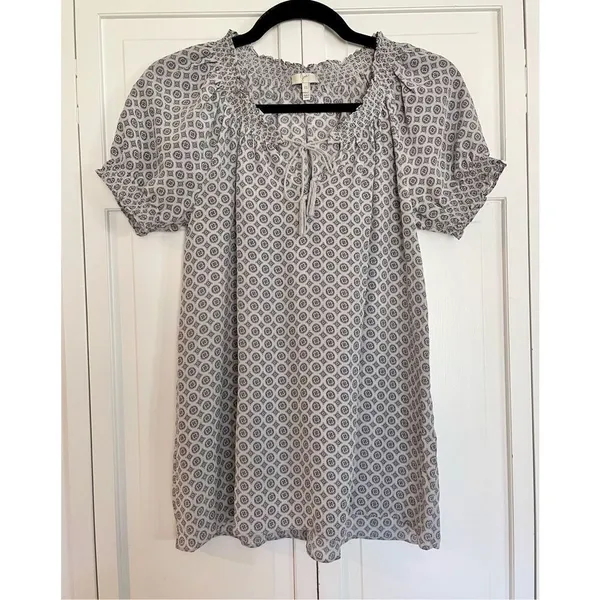 Joie silk medallion smocked puff sleeve top xs - Image 2