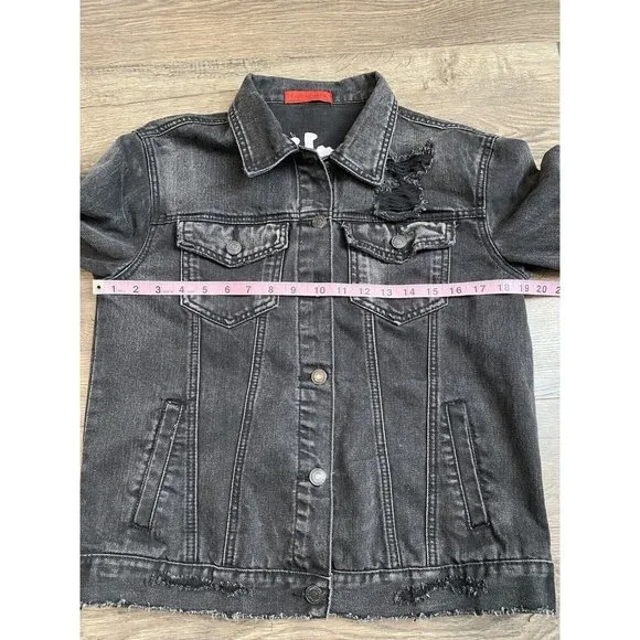 EUC Womens Signature 8‎ distressed black denim jean jacket darling size S - Image 10