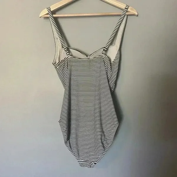 NIPTUCK SWIM Joanne One-Piece Swimsuit Size 6 Sorrento Black &‎ White Stripe - Image 7