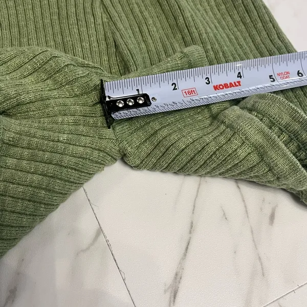 Free People Beach Green Knit pull on short size small - Image 8