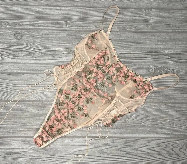 Women’s sheer panel floral embroidered appliqué pink lingerie sleepwear large - Image 9