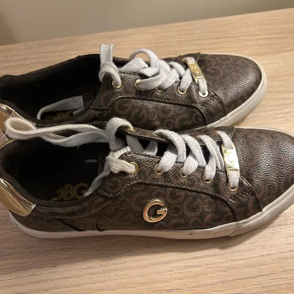 G Los Angeles Brown and Gold Sneakers with Logo Accent - Image 3