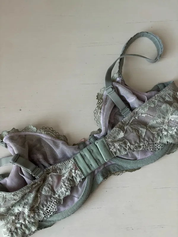 Victoria’s secret body by victoria green lace unlined demi bra 36D - Image 2