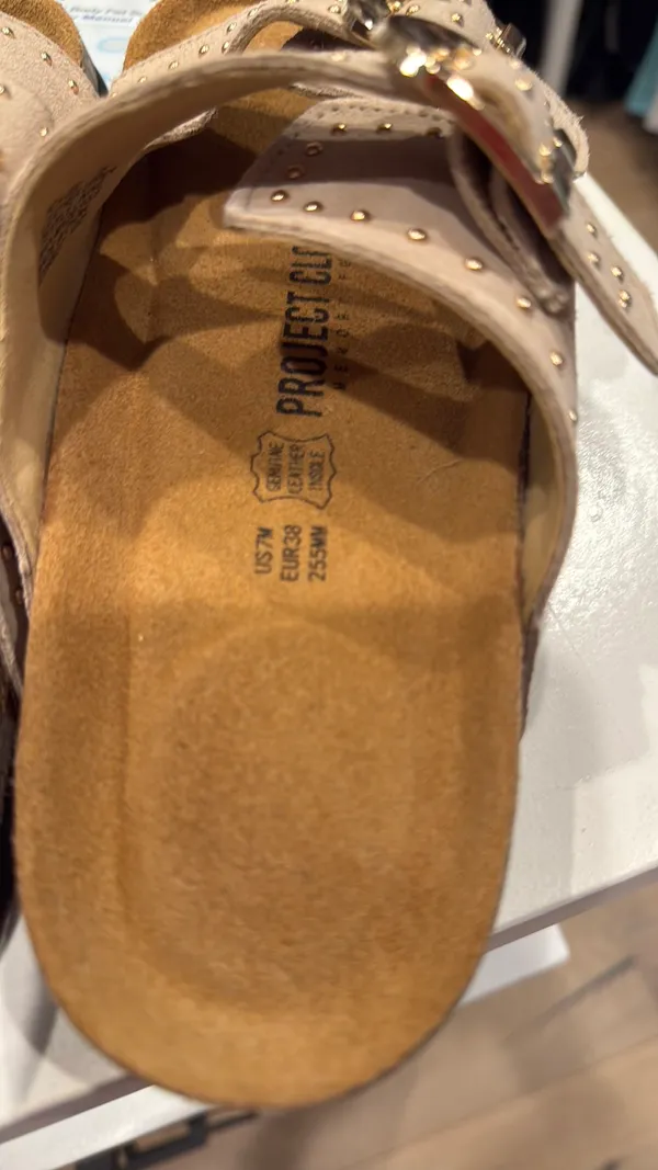 Tan sandals size 37 NWOT - Image 2