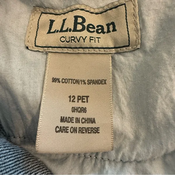 L.L Bean Women's Favorite Fit Curvy Fit Jeans Size 12 P Blue Denim Straight Leg - Image 4