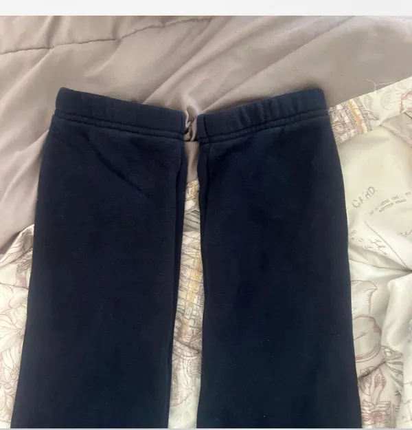 Aritzia Perfect Sweatpants - Image 3