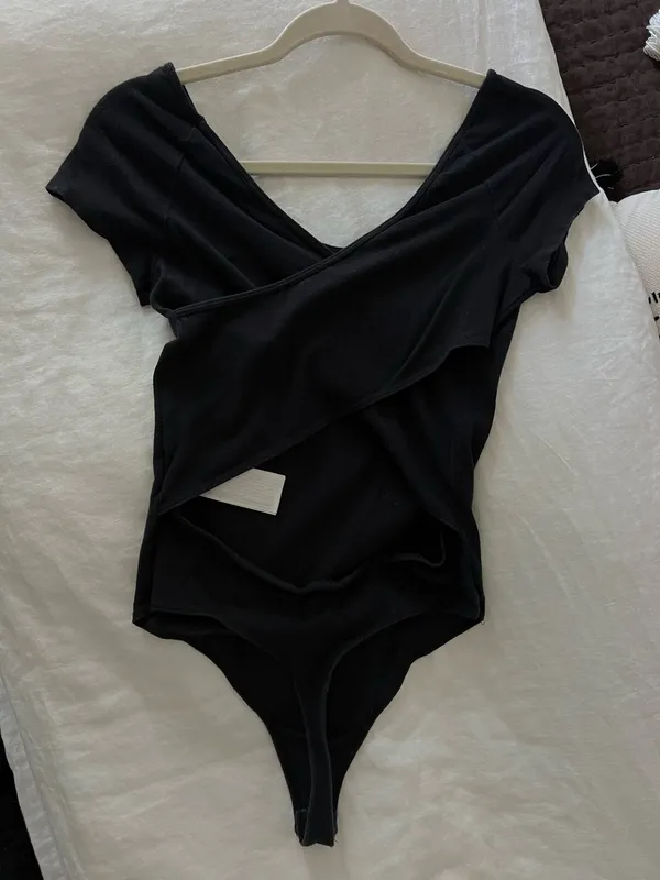 Super soft back cutout Abercrombie & Fitch black bodysuit - Image 5