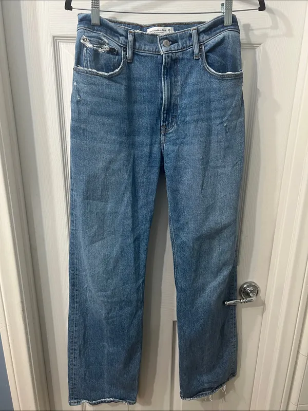 Abercrombie & Fitch The 90s Relaxed Jean High Rise Size 26R in Distressed Medium - Image 8