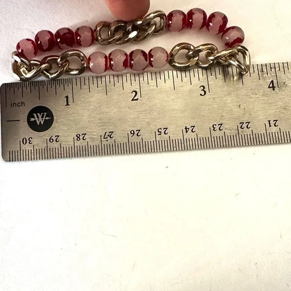 Gold tone red design stretchy beaded bracelet - Image 5