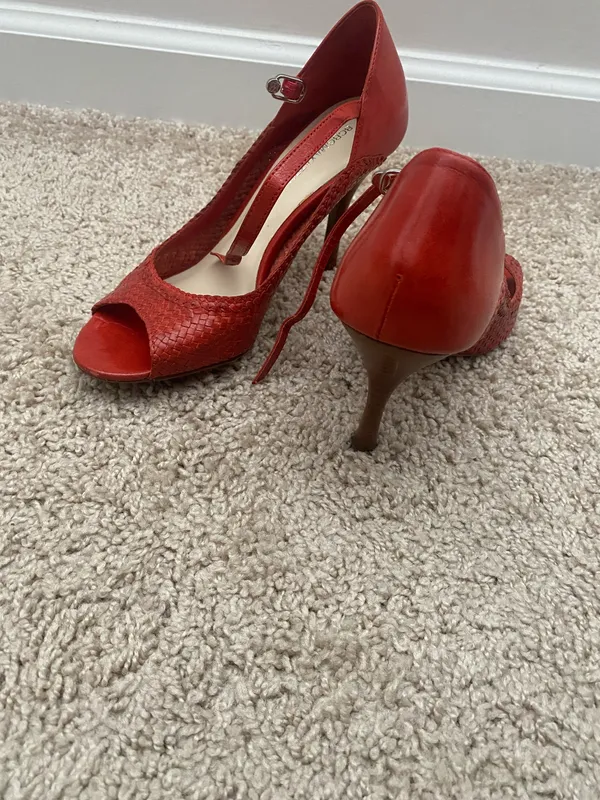 BCBGMAXAZRIA Heels Size 6.5 - Image 4