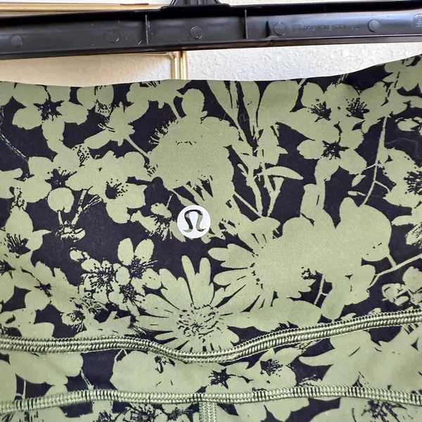 Lululemon In Movement Short Everlux 2.5" SIZE 10 sporty - Image 9