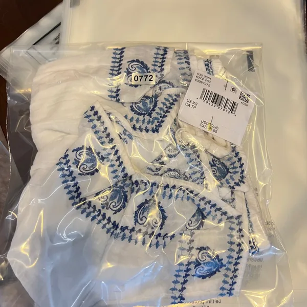 772 | NWT American‎ Eagle Embroidered Smocked Peplum Tube Top White Blue XS - Image 9