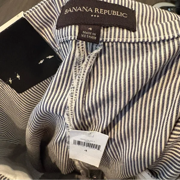 Banana Republic Navy And Cream Stripe‎ 5” Shorts Size 4 - Image 6