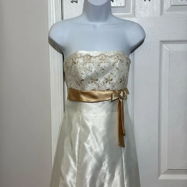 Jessica McClintock Gunne Sax Strapless Embroidered Gold Lace Satin Maxi Dress‎ 1 - Image 2