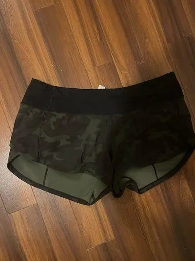 Lululemon Size 6  Shorts - Image 2