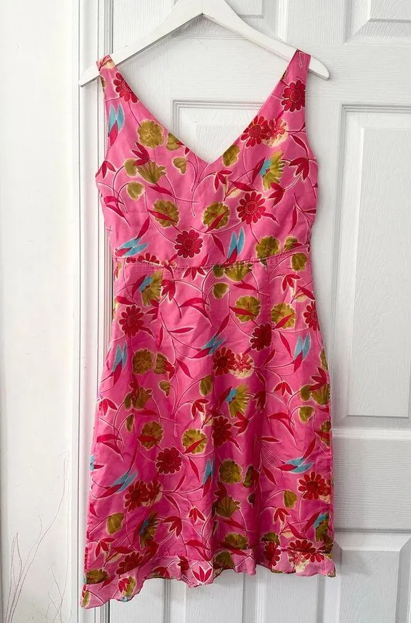 Tahari Bright Pink Floral Silk V Shift Dress Ruffle Trim Vintage Y2K Girly 8 - Image 8