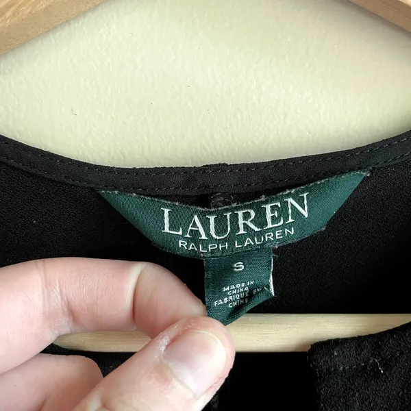 Lauren‎ Ralph Lauren black long sleeved v-neck blouse women's size S soft drape - Image 3