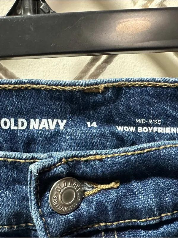 Old Navy Women's Dark Blue Straight-Leg Jeans - Image 3
