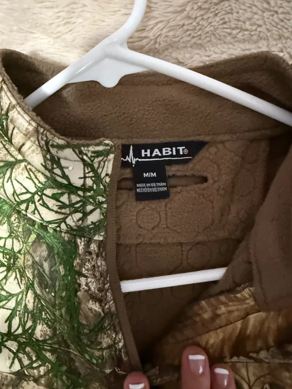 Habit Camo Jacket - Image 3