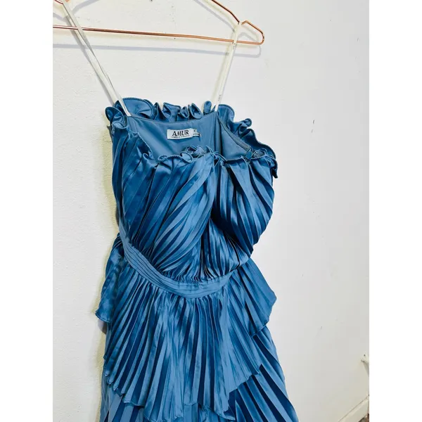 AMUR Dusk Blue Romantic Silhouette Cascading Tiers Strapless Janey Gown size 6 - Image 7